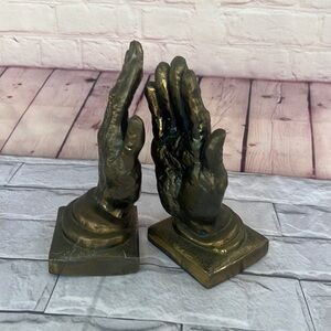 70’s Vintage metal brass tone Decor 🙏🏽 hands Bookends Home decor